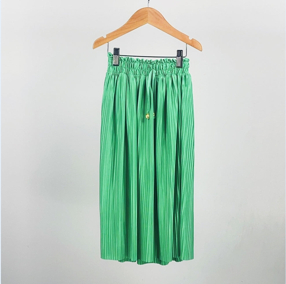 girls green pleated trousers