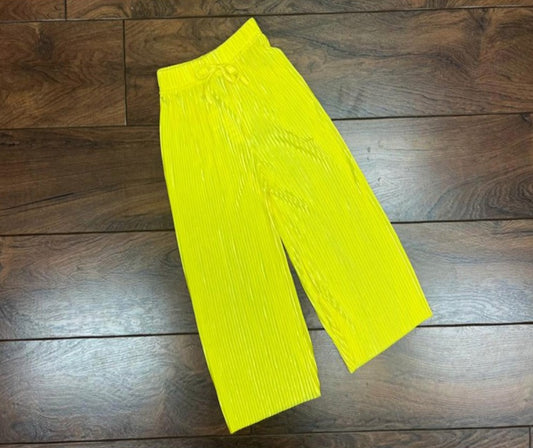 girls yellow pleated trousers